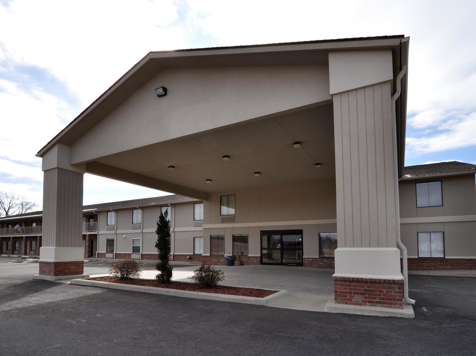 Econo Lodge Inn & Suites Greenbrier Exterior photo
